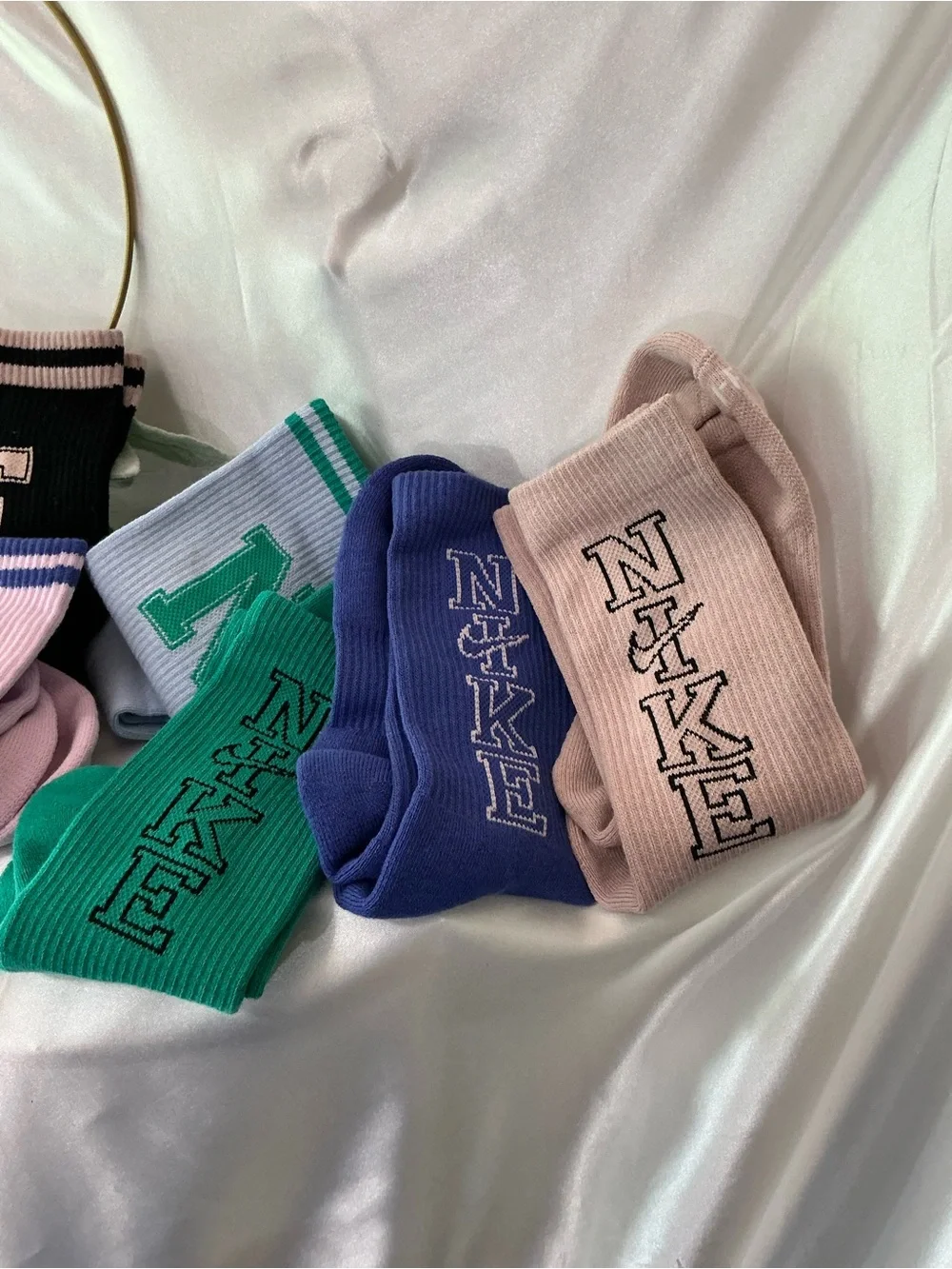 NWOT Nike 6 Pair Crew Socks Size M 5-7.5 Multicolor